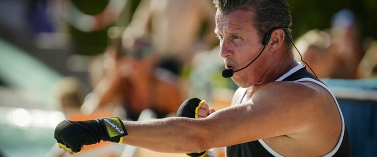 Esercizi braccia in acqua